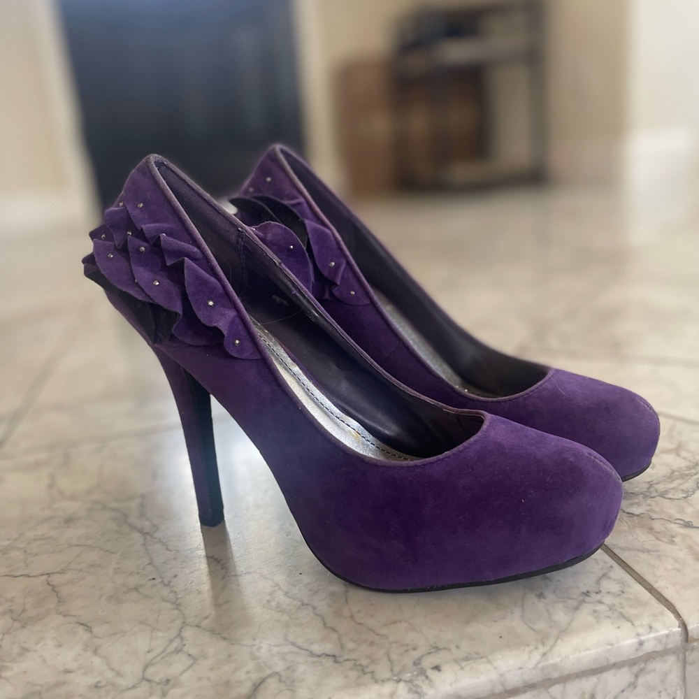 Pumps for sale purple barely used size 9 confortable.